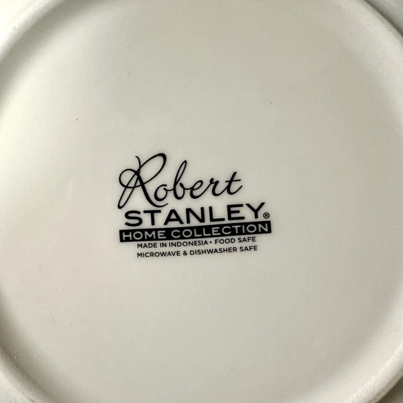 ROBERT STANLEY- Pine Lodge Mount Holly Christmas 10in Dinner Plates X 4 - Picture 2 of 2